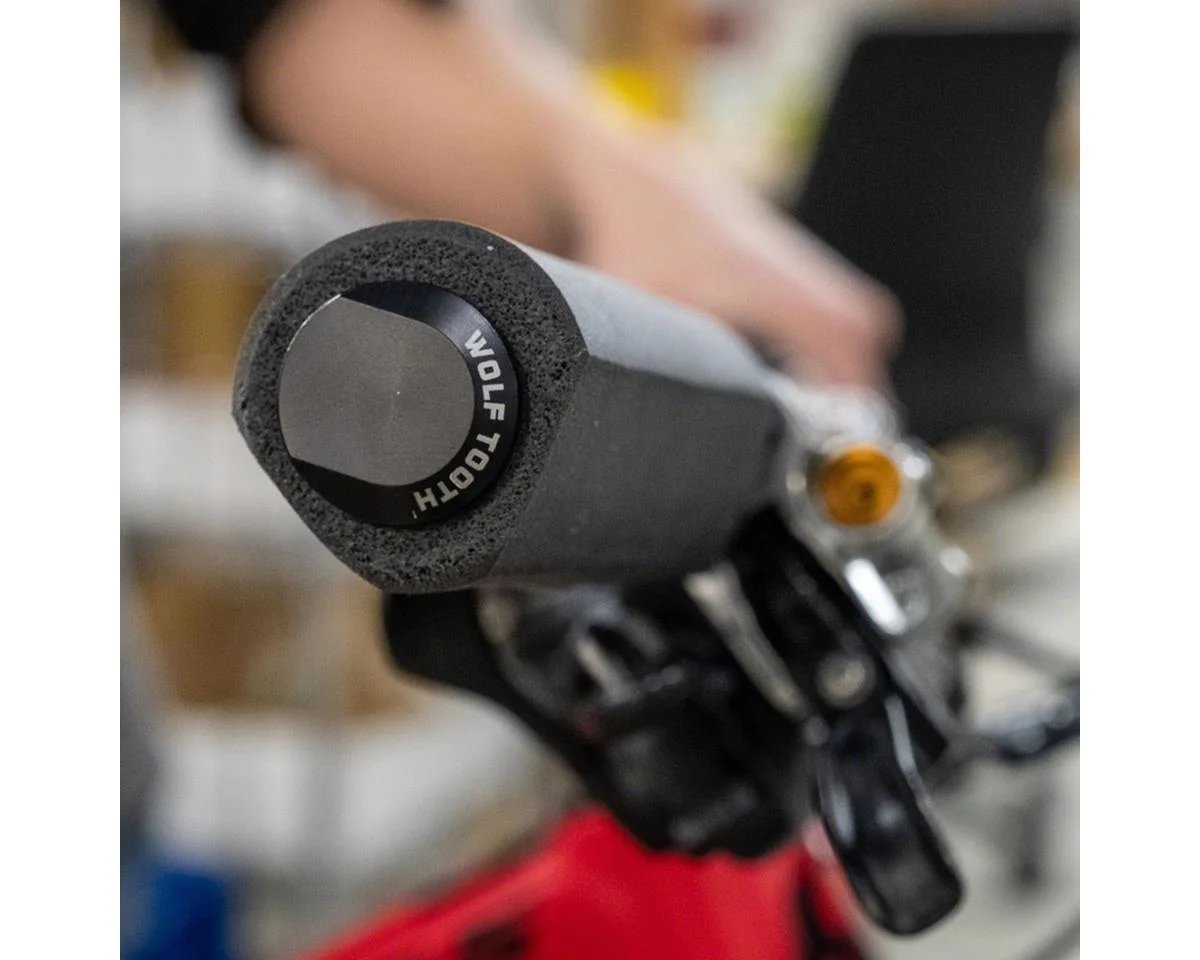 Wolf Tooth Components Mega Fat Paw Cam Grips (Black) - view 4